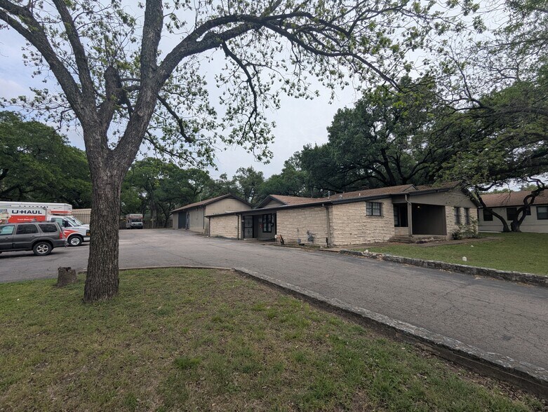 More Photos Of 8411 N Interstate 35, Austin Office For Lease