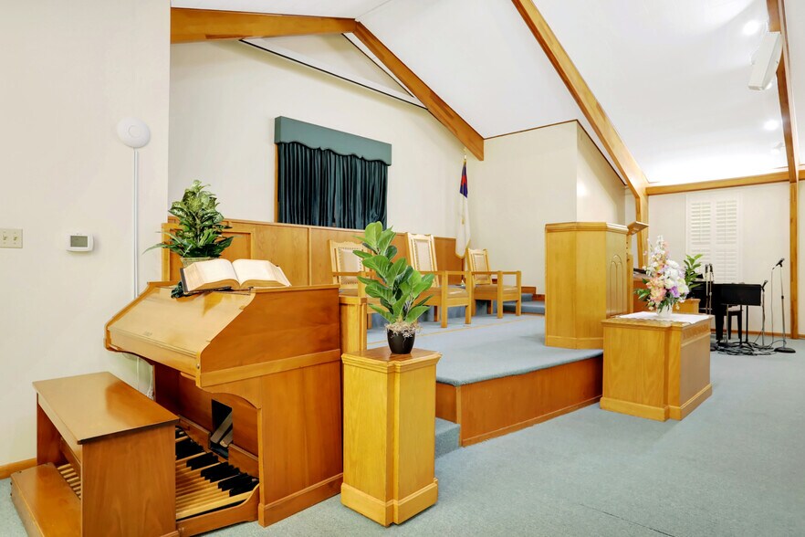 More Photos Of 1792 N Parkway, Memphis Religious Facility For Sale