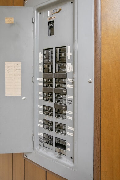 More Photos Of 214 Hawkins Ave, Sanford Medical For Sale