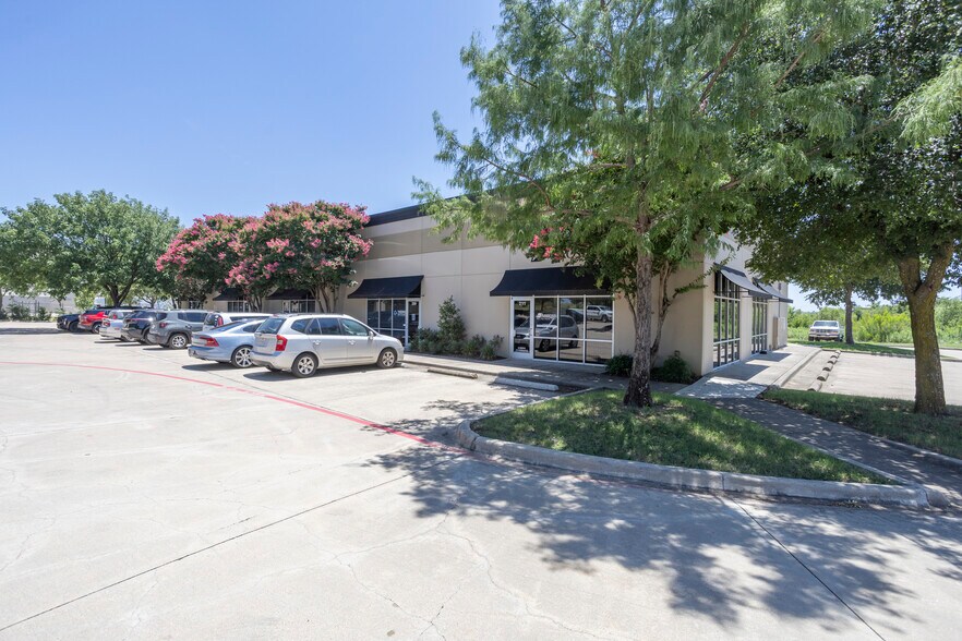 More Photos Of 99 Regency Pky, Mansfield Office For Lease