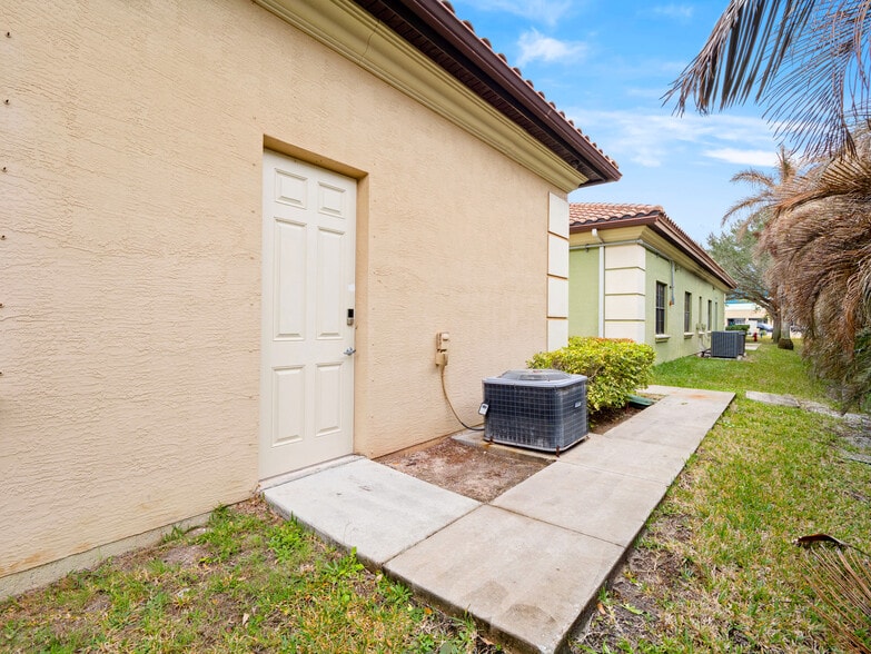 More Photos Of 336 N Babcock St, Melbourne Medical For Sale