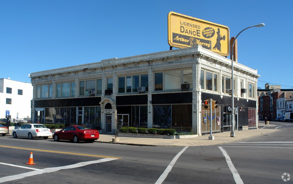 More Photos Of 308 W Genesee St, Syracuse Freestanding For Lease