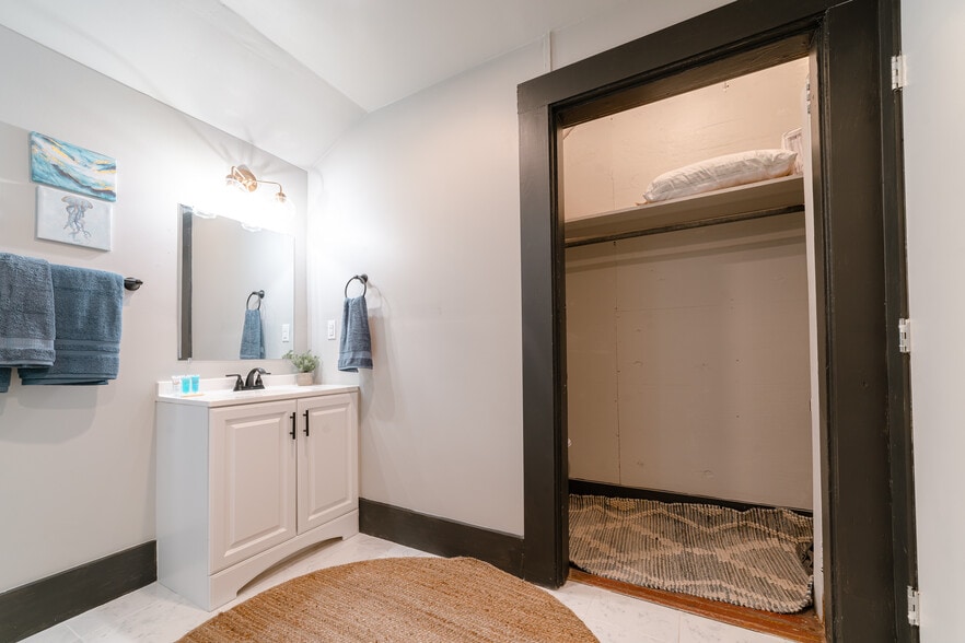 More Photos Of 207 Michigan Ave, Mobile Multifamily For Sale