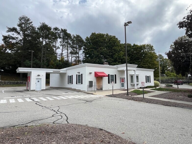 More Photos Of 75 Town St, Norwich Bank For Lease