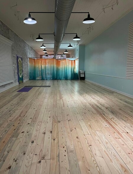 More Photos Of 115 Gordon St, Chickamauga Storefront For Sale