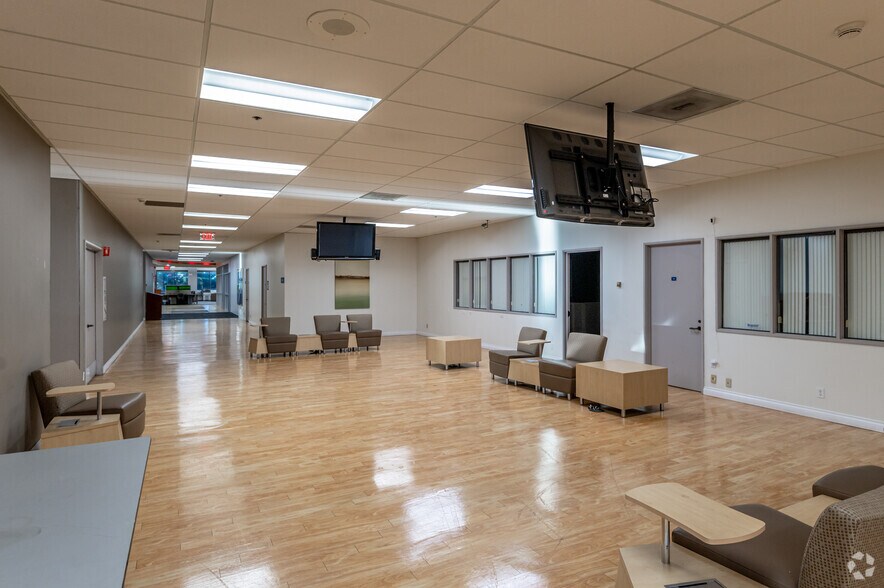 More Photos Of 625 N Grand Ave, Santa Ana Office For Sale