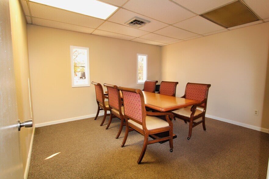 More Photos Of 608 Gregg Ave, Florence Office For Lease