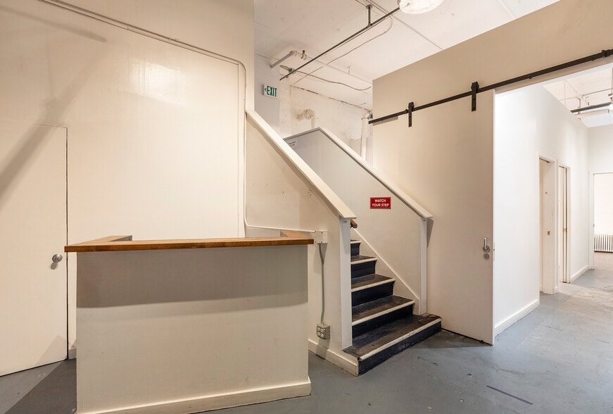 More Photos Of 3516 Fremont Pl N, Seattle General Retail For Lease