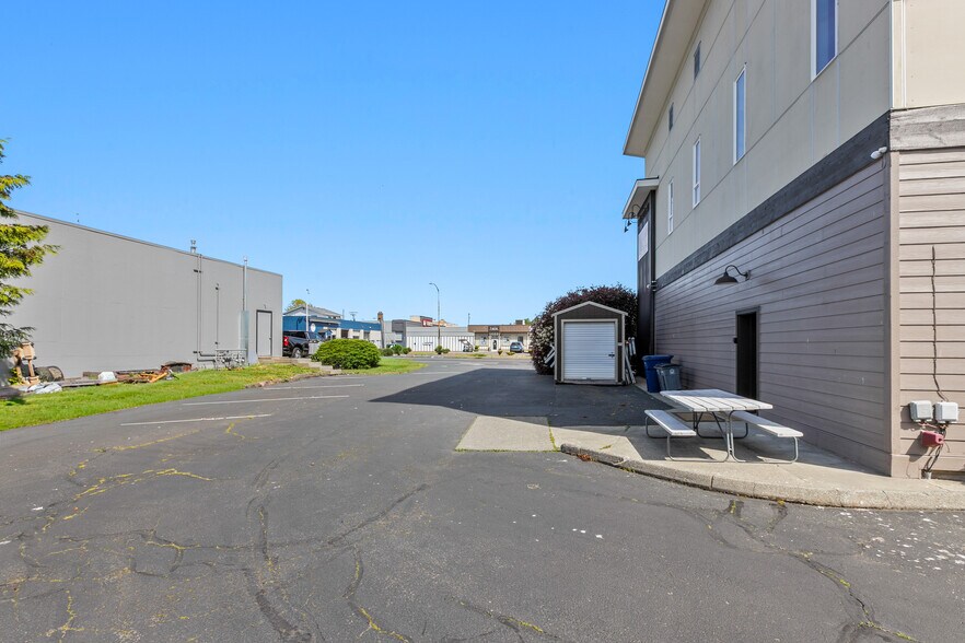 More Photos Of 1202 Commercial Ave, Anacortes Office For Sale