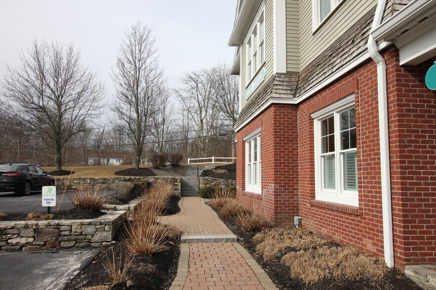 More Photos Of 307 Grafton St, Shrewsbury Office For Lease