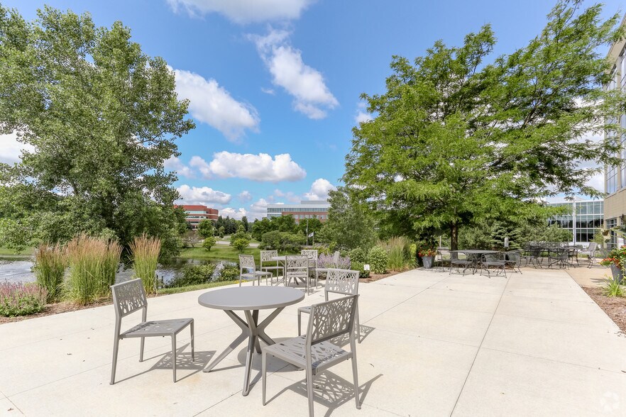 More Photos Of 10361 Innovation Dr, Milwaukee Office For Lease