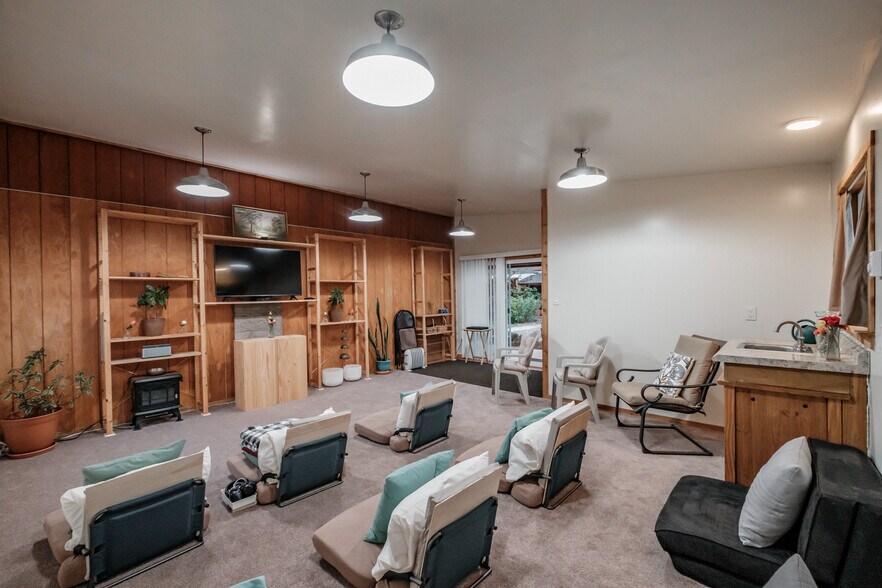More Photos Of 909 Curry Rd, Roseburg Specialty For Sale