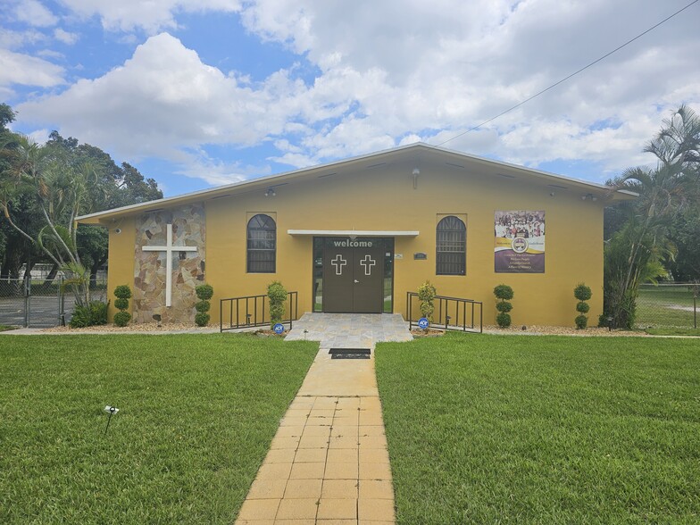 Primary Photo Of 17001 NW 20th Ave, Miami Gardens Religious Facility For Lease