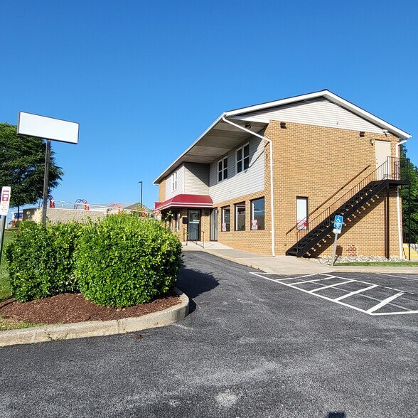 More Photos Of 1511 Ridgeside Dr, Mount Airy Freestanding For Lease