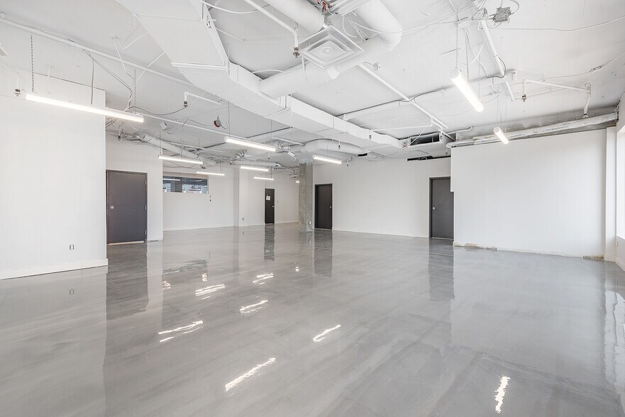 More Photos Of 7001-7035 Boul Saint-Laurent, Montréal Office For Lease