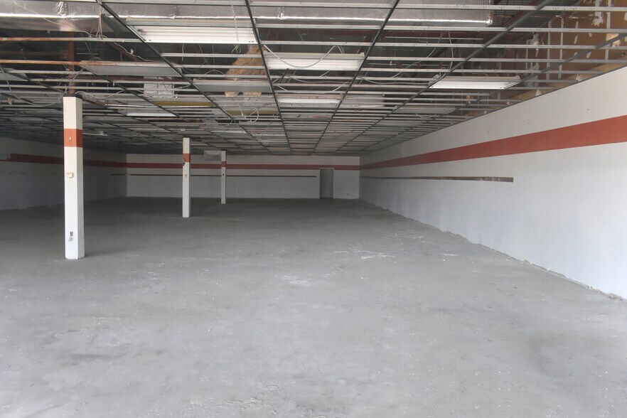 More Photos Of 9700-9950 Fondren Rd, Houston Unknown For Lease