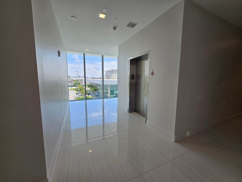 More Photos Of 1000-1100 E Hallandale Beach Blvd, Hallandale Beach Office For Lease