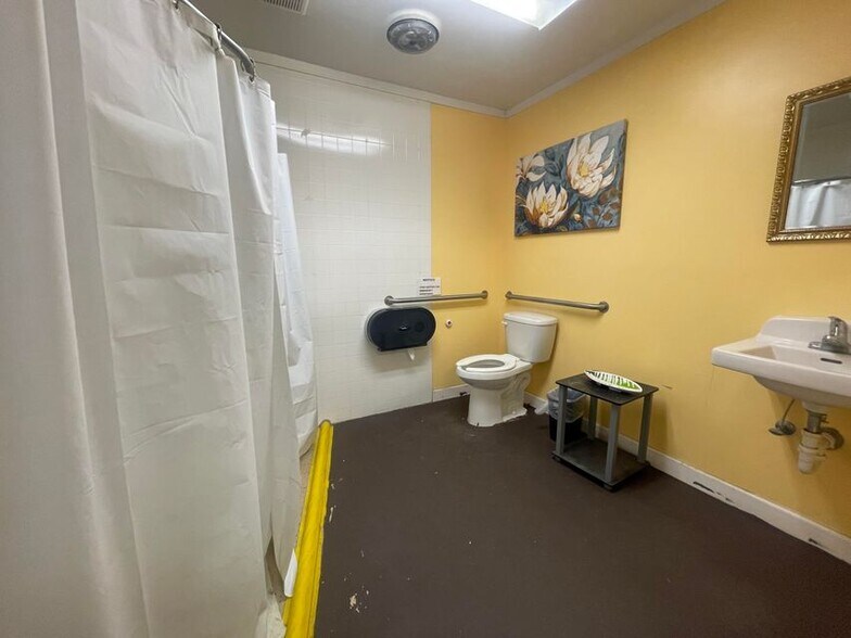 More Photos Of 1918 N 2nd St, Booneville Warehouse For Sale