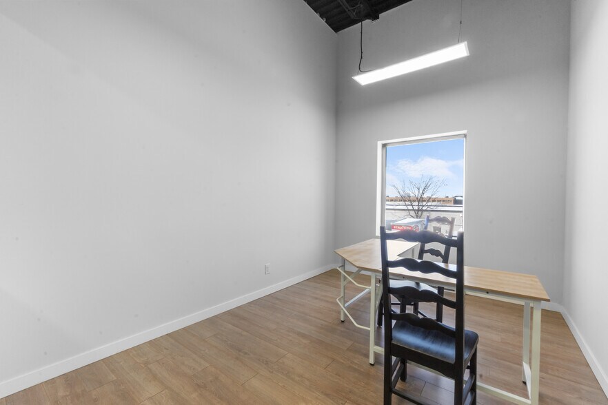 More Photos Of 609-649 Montée De Liesse, Saint-Laurent Warehouse For Sale