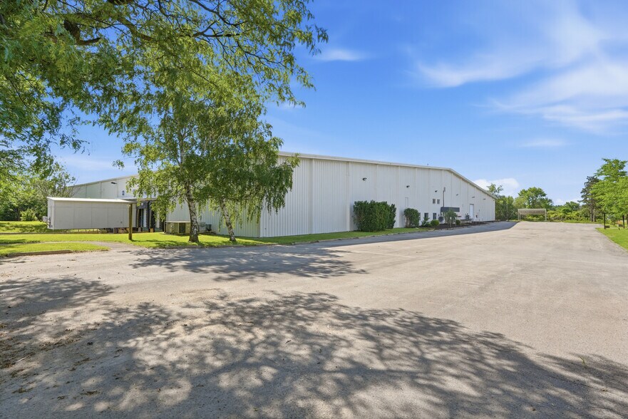 More Photos Of 6040 Progress St, Niagara Falls Warehouse For Lease