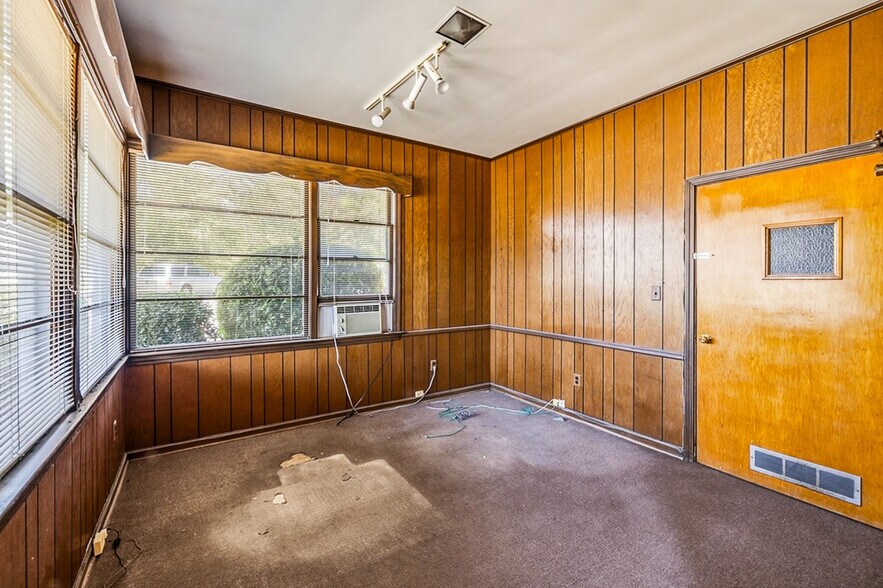 More Photos Of 201 S Weston St, Fountain Inn Office For Sale