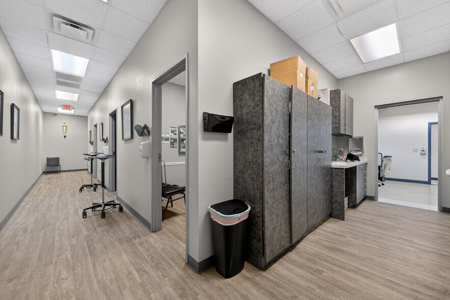 More Photos Of 4903 Golden Quail, San Antonio Storefront Retail Office For Sale