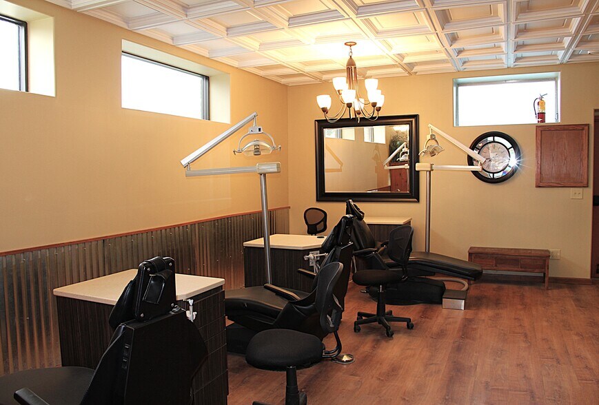 More Photos Of 1030 W 8th St, Junction City Office For Sale