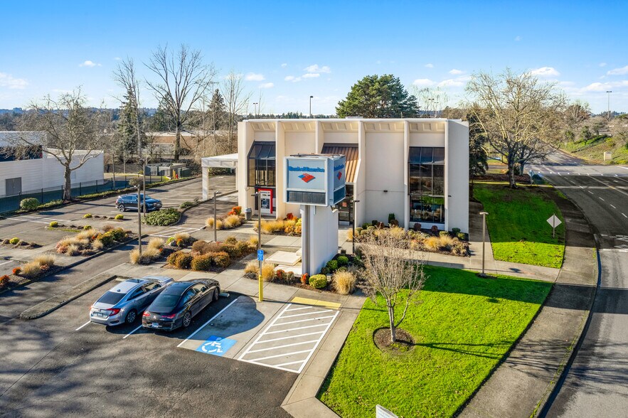 More Photos Of 10101 SW Washington Square Rd, Portland Bank For Lease