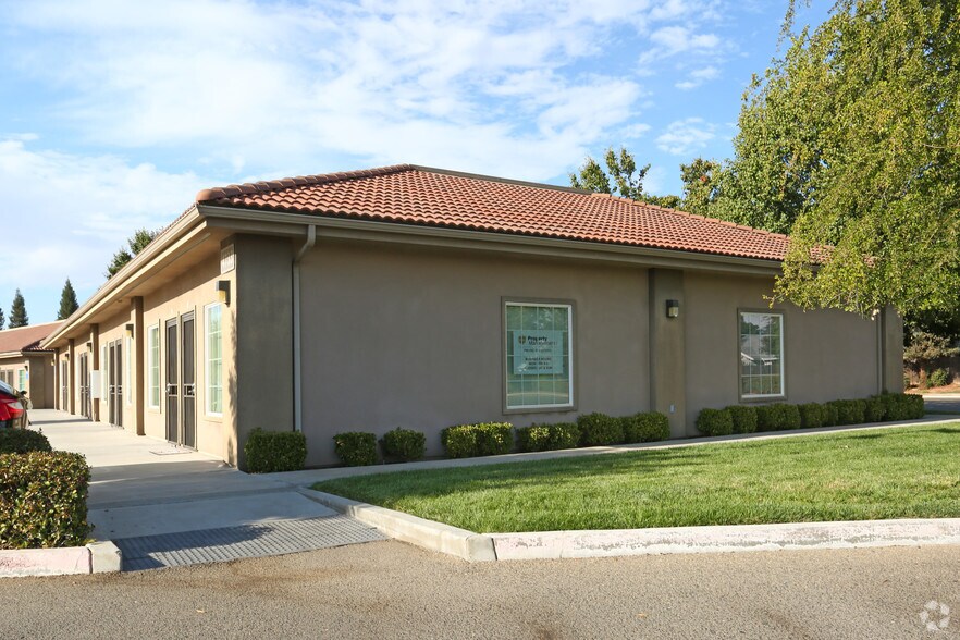 More Photos Of 4733 W Spruce Ave, Fresno Office For Lease