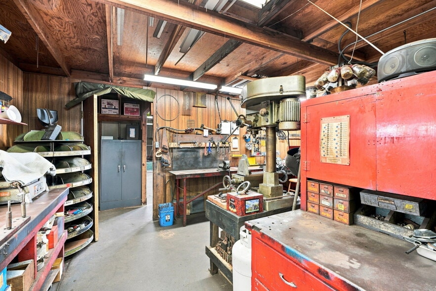 More Photos Of 119 Dewey St, Pacific Grove Auto Repair For Sale