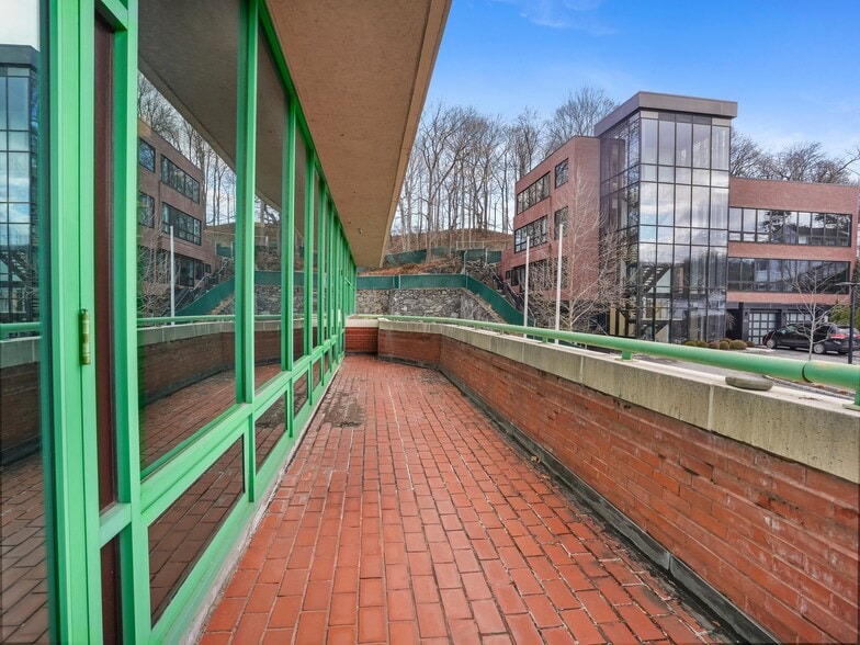 More Photos Of 263 Glenville Rd, Greenwich Storefront Retail Office For Lease