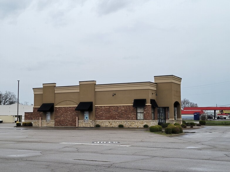More Photos Of 1495 E 10th St, Jeffersonville Drugstore For Lease