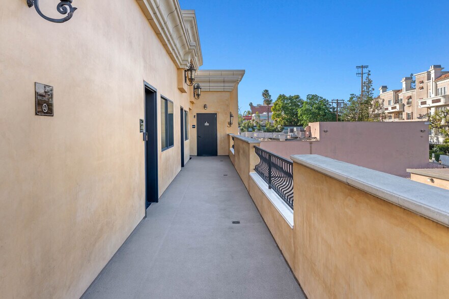 More Photos Of 13833-13841 Ventura Blvd, Sherman Oaks Storefront Retail Office For Sale