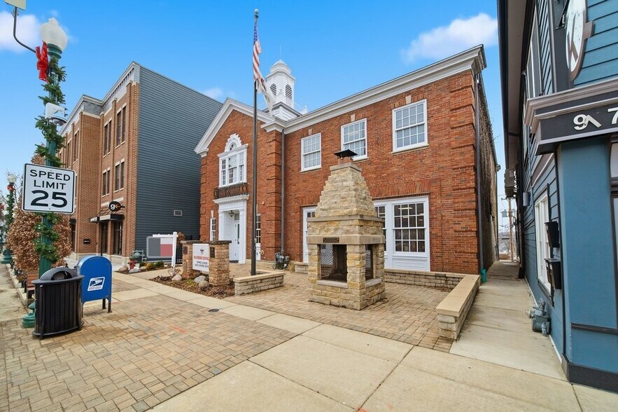More Photos Of 921 S State St, Lockport Office For Sale