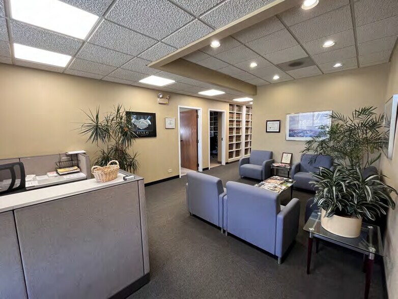 More Photos Of 122 S County Farm Rd, Wheaton Medical For Lease