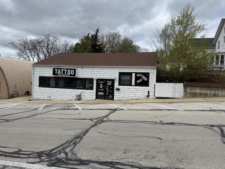 Primary Photo Of 127 E State St, Batavia Freestanding For Lease