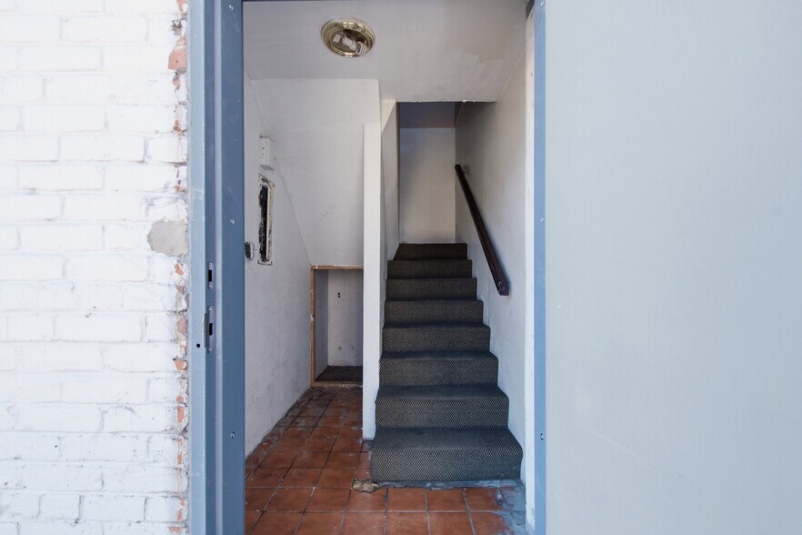 More Photos Of 1319-1323 W Texas St, Fairfield Freestanding For Sale