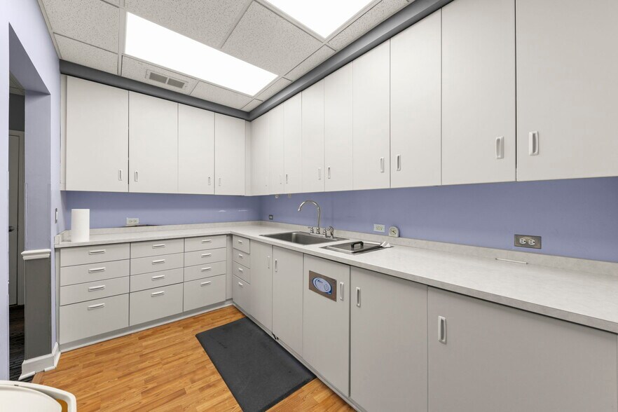 More Photos Of 405 S Main St, Naperville Medical For Lease