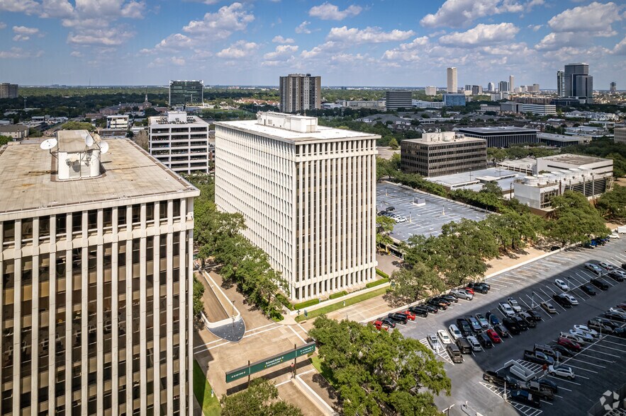 More Photos Of 2 Greenway Plz, Houston Office For Lease