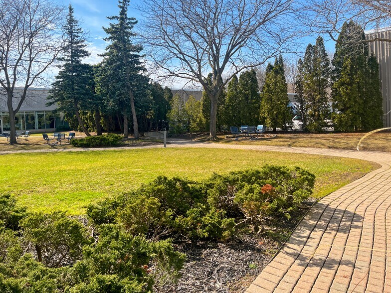 More Photos Of 1155 N Service Rd W, Oakville Coworking Space