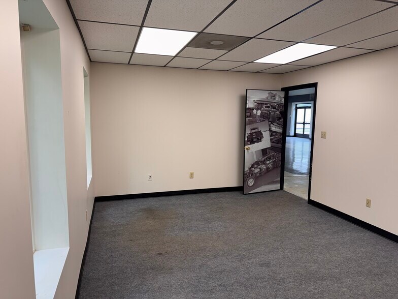 More Photos Of 2013 General Potter Hwy, Centre Hall Showroom For Sale