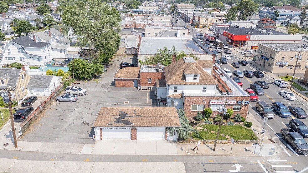 More Photos Of 73 W Merrick Rd, Valley Stream Veterinarian Kennel For Sale