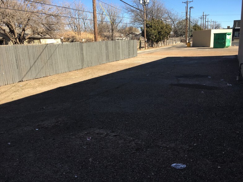 More Photos Of 2006 50th St, Lubbock Flex For Lease