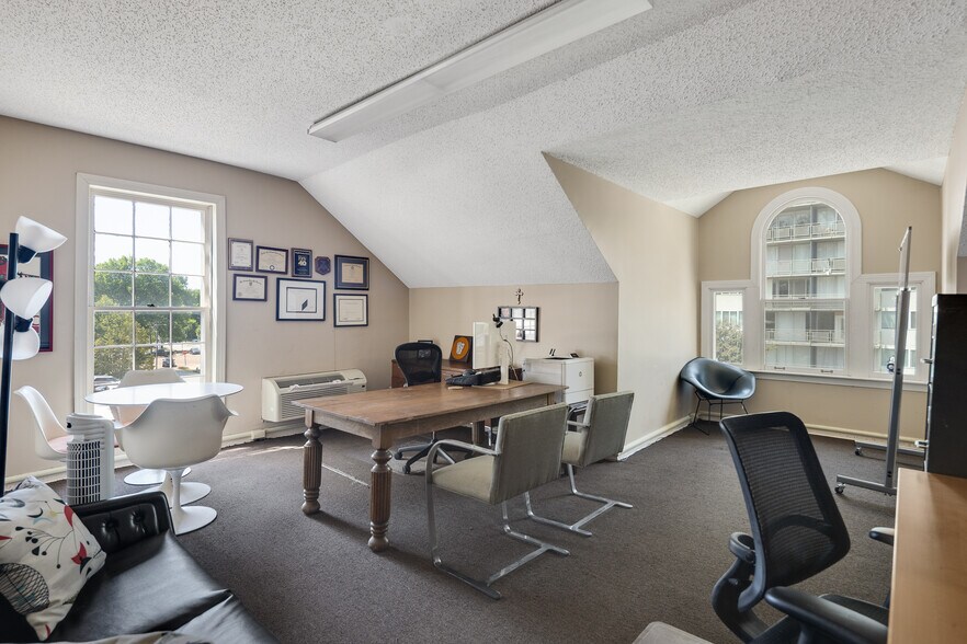 More Photos Of 40 S Idlewild St, Memphis Office For Sale