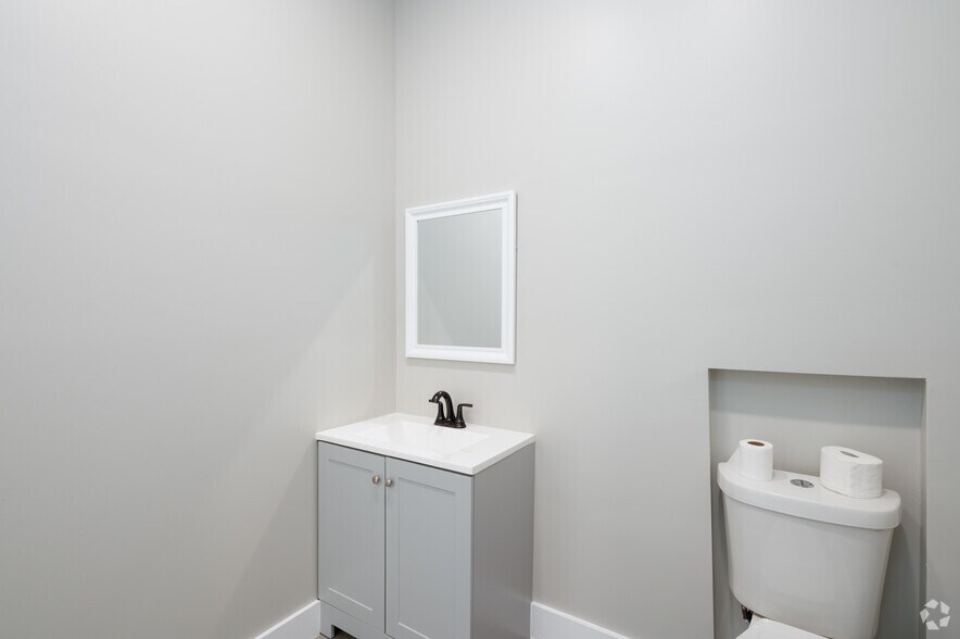 More Photos Of 2346 Seaborn Rd, Ponder Unknown For Lease