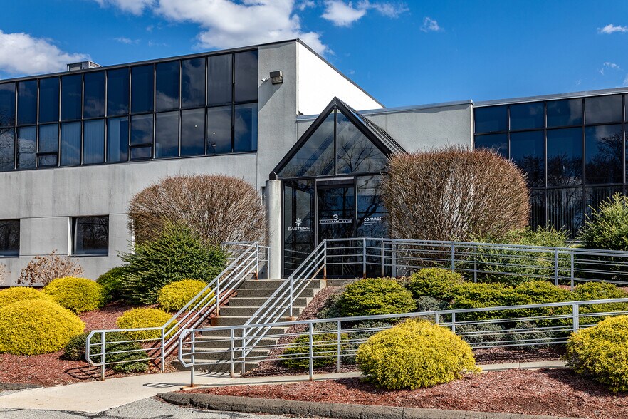 More Photos Of 1-3 Corporate Dr, Danbury Light Manufacturing For Sale