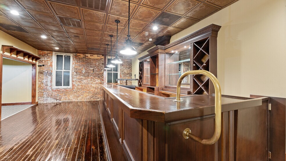 More Photos Of 117 W Walnut St, Rogers Restaurant For Sale