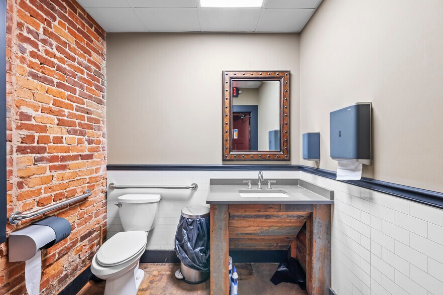 More Photos Of 219-221 N Parler Ave, Saint George Restaurant For Sale