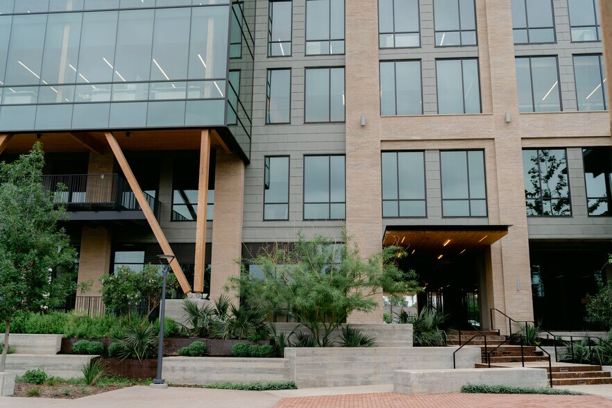 More Photos Of 711 Broadway St, San Antonio Office For Lease