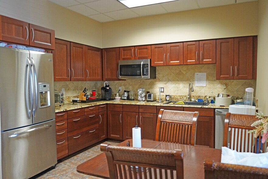 More Photos Of 483 Montgomery Rd, Altamonte Springs Office For Sale